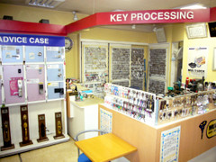 カギの救急車川口店店内の様子